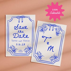 Può includere: Due biglietti salva la data blu e bianchi con un design floreale. Il primo biglietto dice "Save the Date" con i nomi Tianna e Marcus e la data 5.16.28. Il secondo biglietto ha le iniziali T & M.