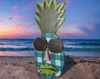 Wooden Pineapple Wall Hanging, Preppy Plaid Pineapple Décor, Tiki Bar Sign, Tropical Tiki Décor