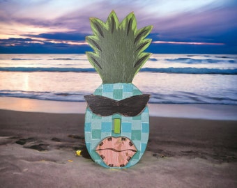 Preppy Plaid Pineapple Wall Hanging, Whimsical Tiki Décor, Tiki Bar Sign