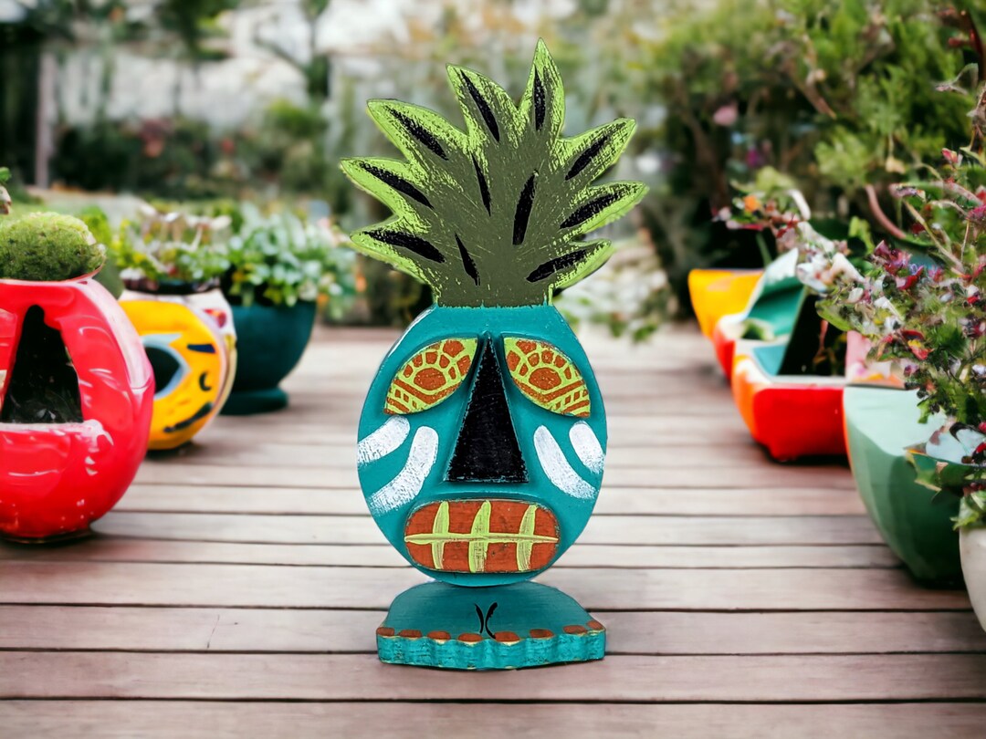 REEF Barefoot Pineapple Tropical Table Top Accent, Tiki Bar Décor