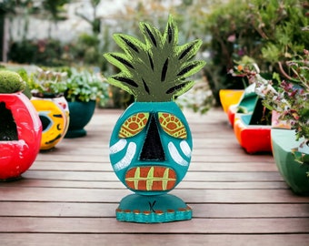 REEF Barefoot Pineapple Tropical Table Top Accent, Tiki Bar Décor, Beach Themed Wedding