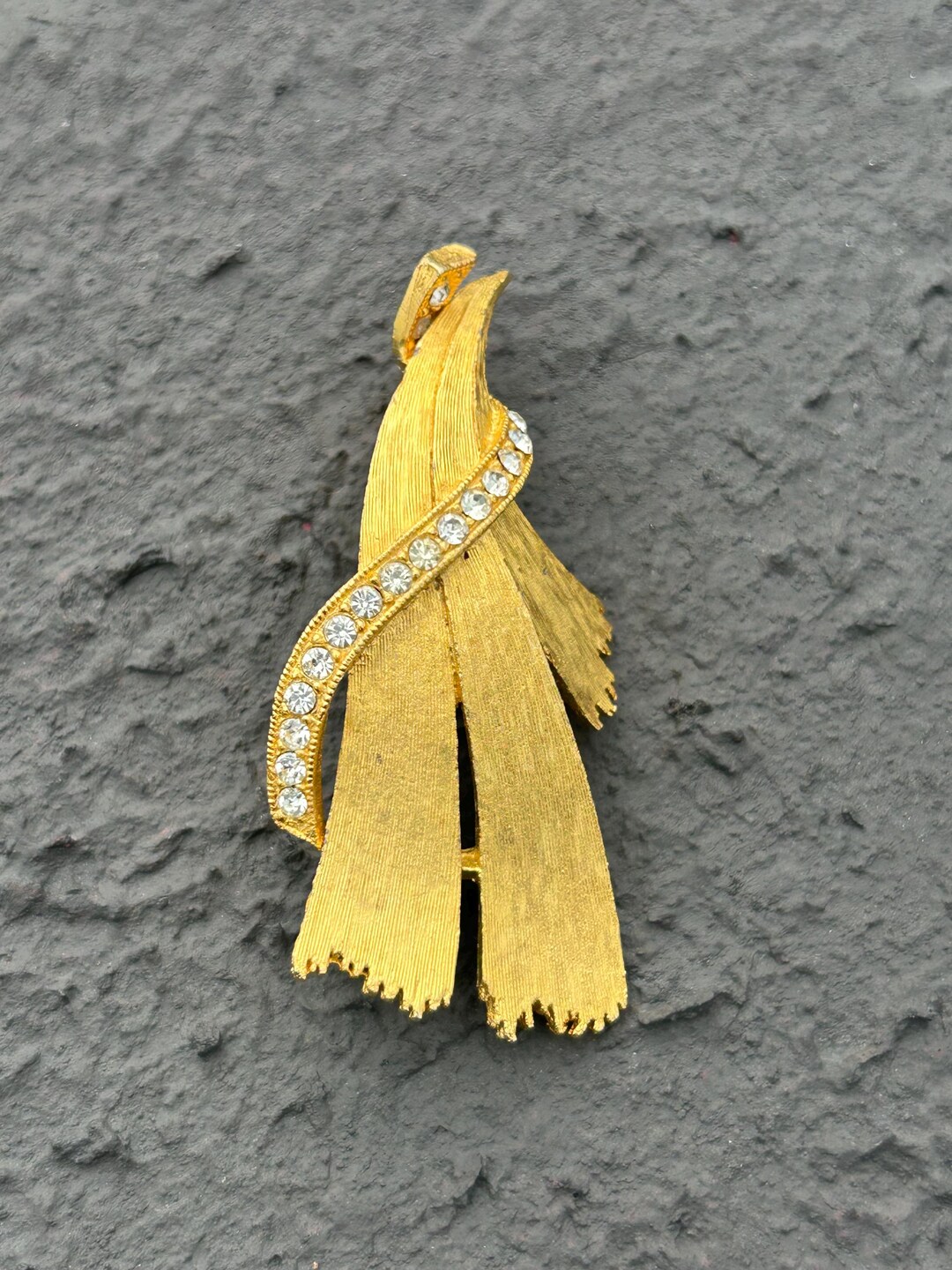 Jj Ribbons Vintage JJ Gold-tone Ribbon Brooch - Etsy