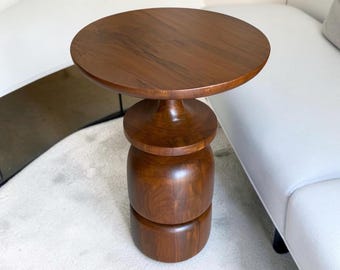 Mesita auxiliar redonda de madera de teca hecha a mano / Mesa de pedestal escultural, acabado natural/negro.