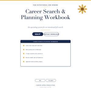 Op de afbeelding: Een wit werkboek getiteld "Career Search & Planning Workbook" met marineblauwe tekst en een gele bloemengrafiek. Het werkboek bevat secties over carrierevisie, vaardigheidsinventarisatie en cv-audits. De prijs is €24,97.