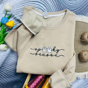 Womens Halloween Sweatshirt, süßes Halloween Shirt, Geist Halloween Sweatshirt, Kürbis Gesicht Sweatshirt, Herbst Shirt, gruselige Saison Shirt