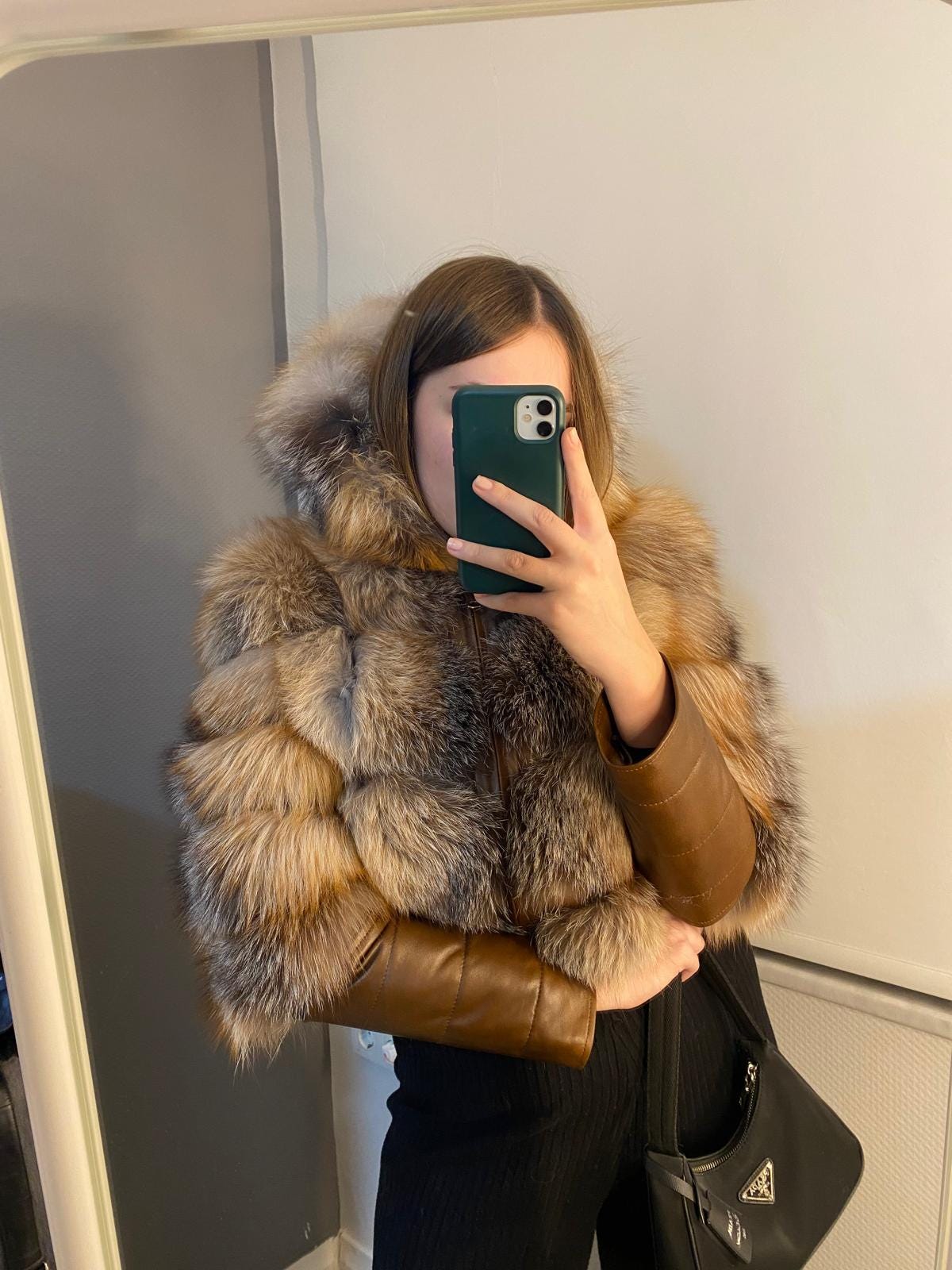 Luxury Real Fox Fur Jacket with Leather Sleeves for Women – Warm Winter Coat with Hood – Elegant Short Fur Jacket for Cold Weather Style