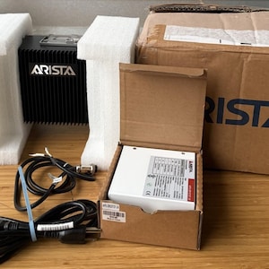 Computador Industrial Compacto Arista Microbox-7824B Microbox-7824B-E01-P03-DR