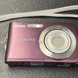 Nikon COOLPIX S210 8.0MP Digital Camera - Plum Untested Unit