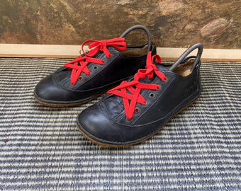 Vintage Skechers leather shoes