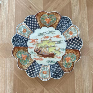 Japanese Imari Porcelain Plate: Meiji Period Fan Design, 10.25&quot; Antique