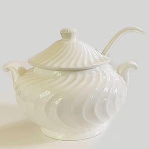 Vintage White Ceramic Soup Tureen and Ladle / 3 Piece Soup Tureen Creamy White