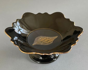 Yamaji Black Porcelain Pedestal Dish with Conch Shell / Coastal  Decor / Japanese Trinket Dish /  Black Bon Bon Candy Dish