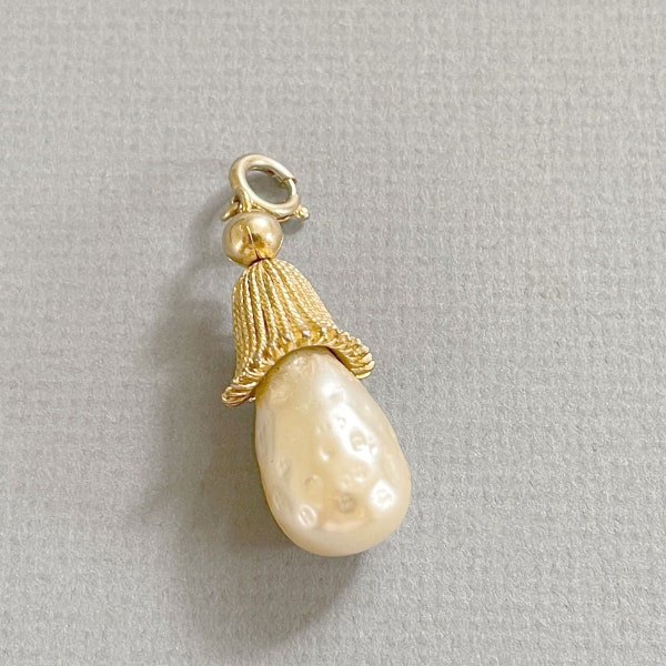 Vintage Sarah Coventry Acorn Mushroom Baroque Pearl Pendant Gold Tone Cap and Clasp