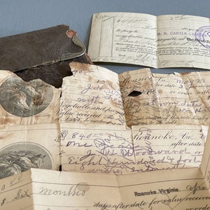 Antique Ephemera Virginia Land Compras Cheques Notas Sellos en cartera de acordeón de cuero.