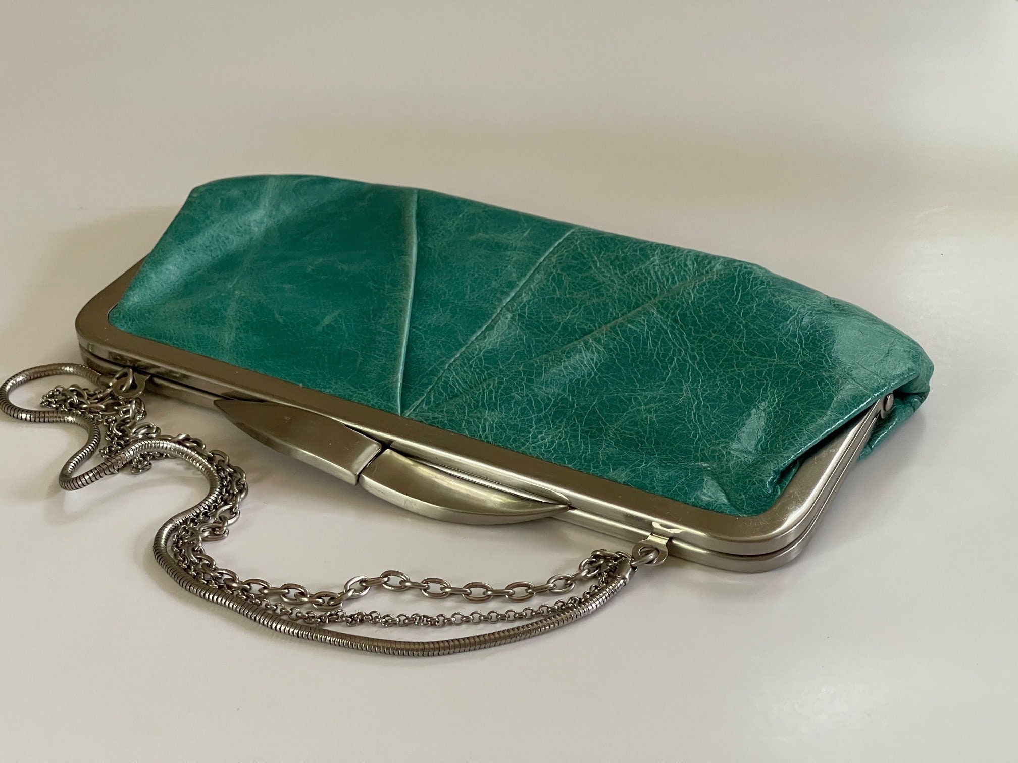 HOBO International Kiss Lock Frame Leather Clutch Wallet With 3 Chain Handle High quality Distressed Leather and Chrome Frame. Etsy Canada
