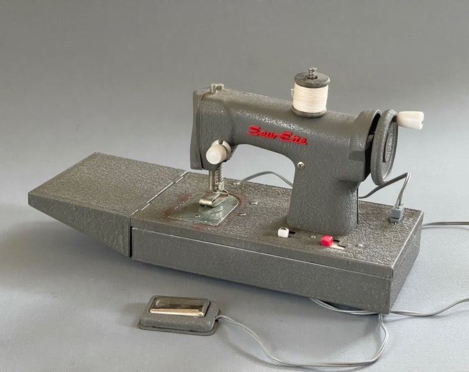 Vintage Toy Sewette Child's Battery Operated Sewing Machine Toy
