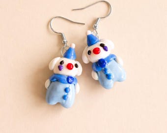 Pendientes colgantes de arcilla polimérica con diseño de perro payaso, ligeros, hipoalergénicos, hechos a mano, joyería artesanal con temática de circo, idea de regalo de Pascua para ella.