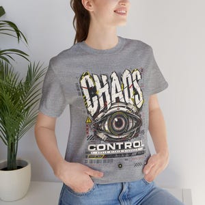 Chaos Control ögongrafik T-shirt | sci-fi glitch typografi
