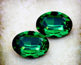 Vintage SWAROVSKI Green Tourmaline 18x13mm Ovals, Austrian Crystal, Turmaline, Quantity 2