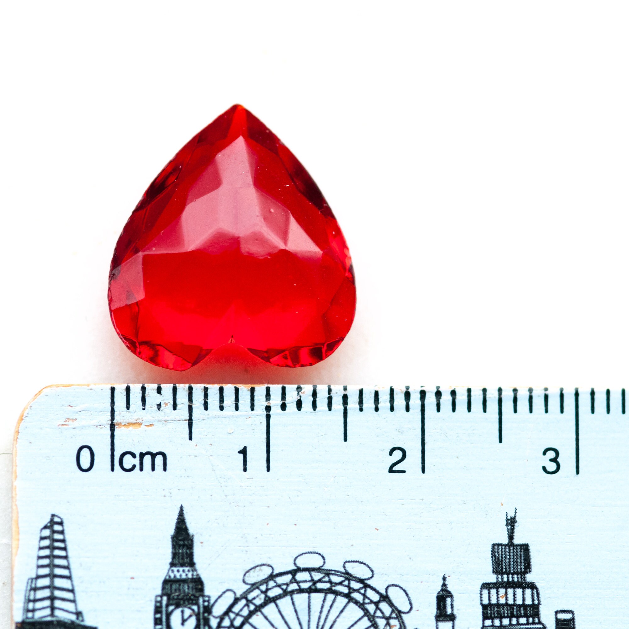 18 mm ファセット レッド ガラス ハート、ルビー レッド ハート