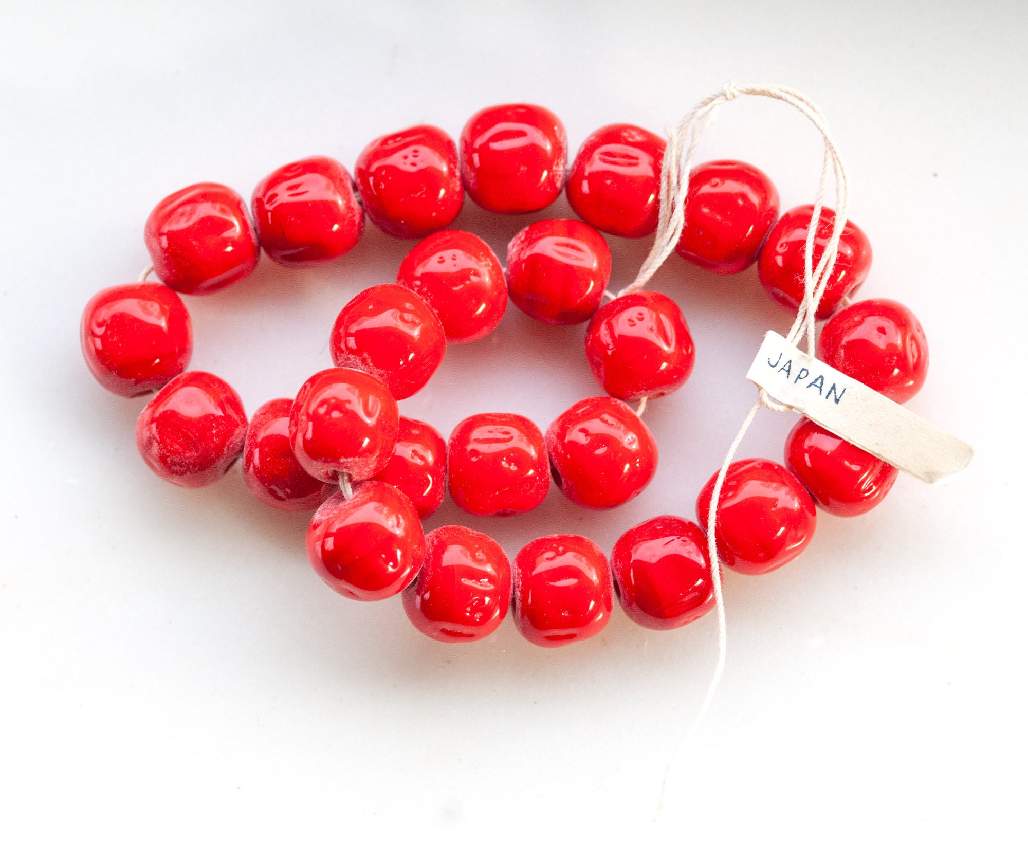* antique beads ❀ * アンティークビーズ 松ぼっくり red Vintage 11mm 12mm Dimpled Cherry Red Miriam Haskell Beads From