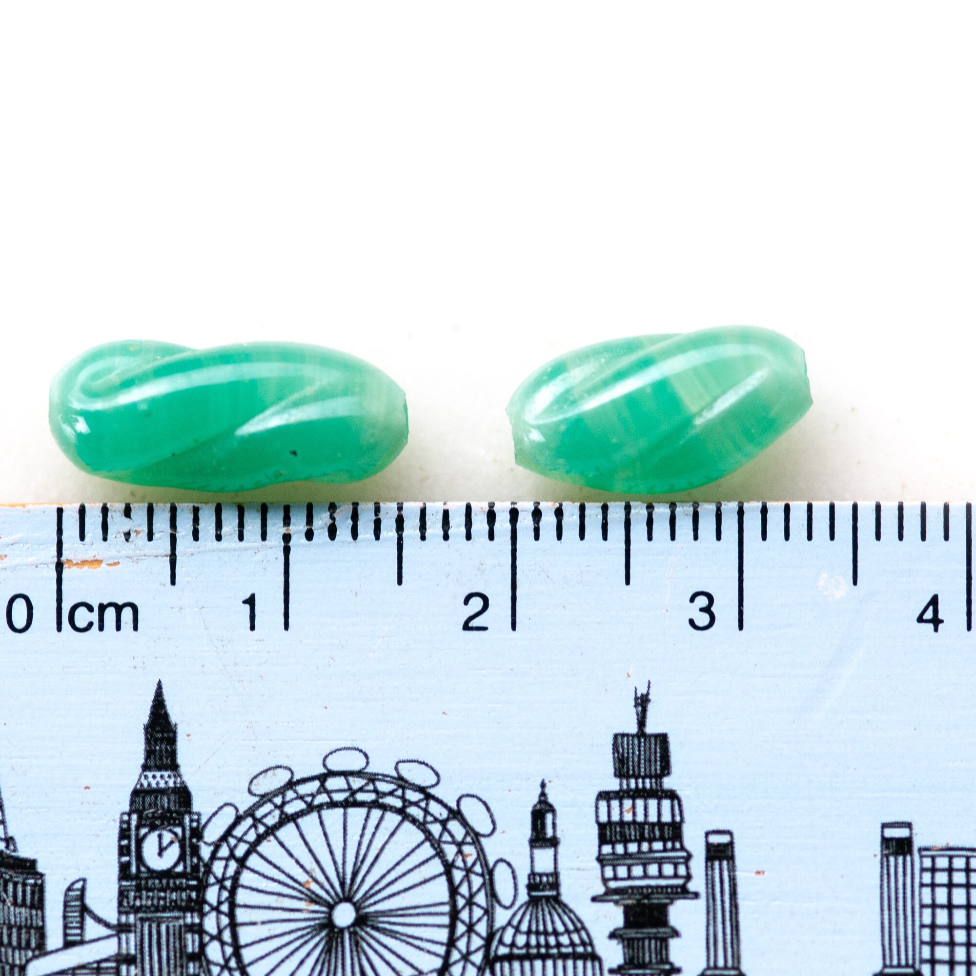 ヴィンテージ チェリーブランド 13 x 7 mm ガラス ジェイド グリーン