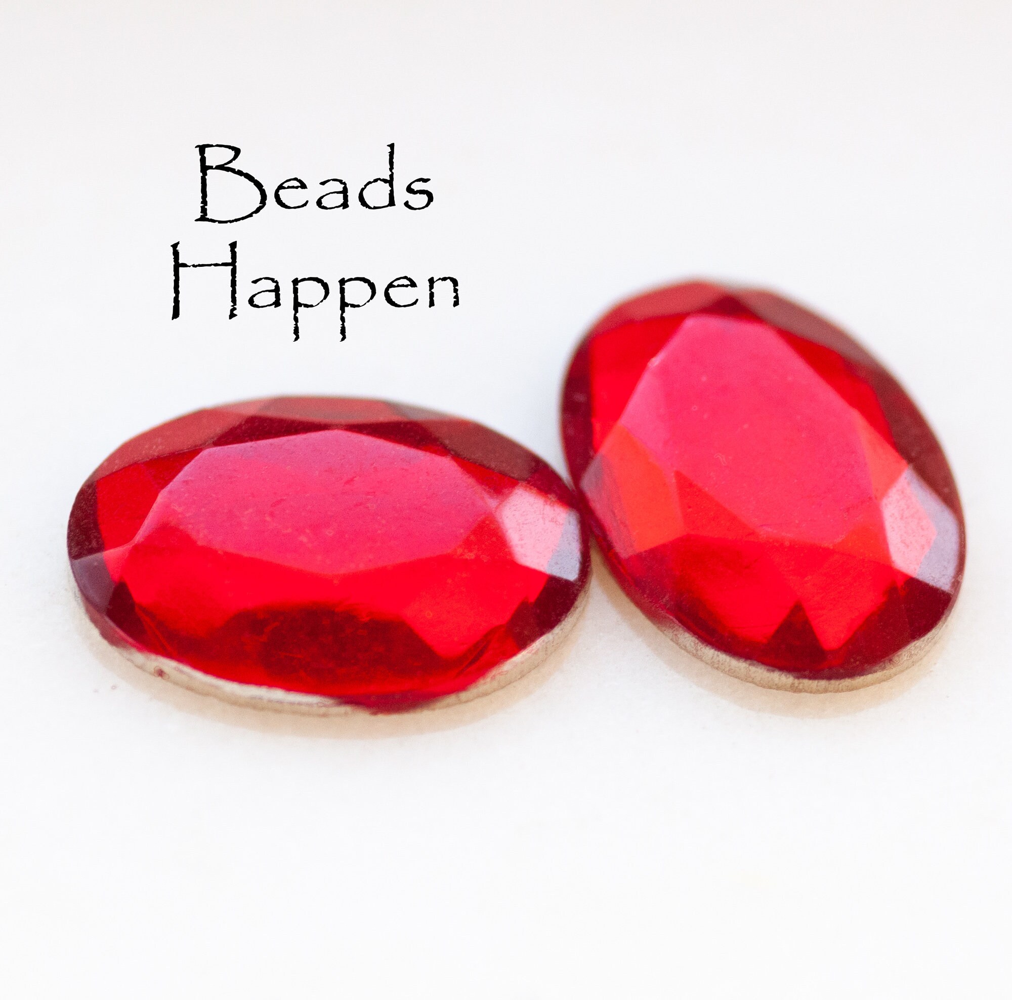 ヴィンテージ 18 x 13 mm サイアム ルビー レッド オーバル ガラス