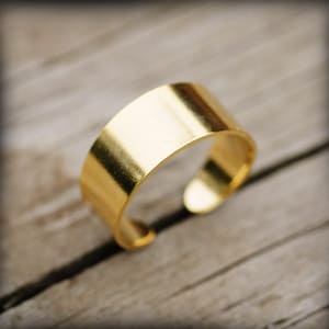 Sturdy VINTAGE Brass Finger Ring Blank with Bright Gold Plating, Adjustable Ring Blank, Flat Surface, 3/8&quot; tall, Quantity 1