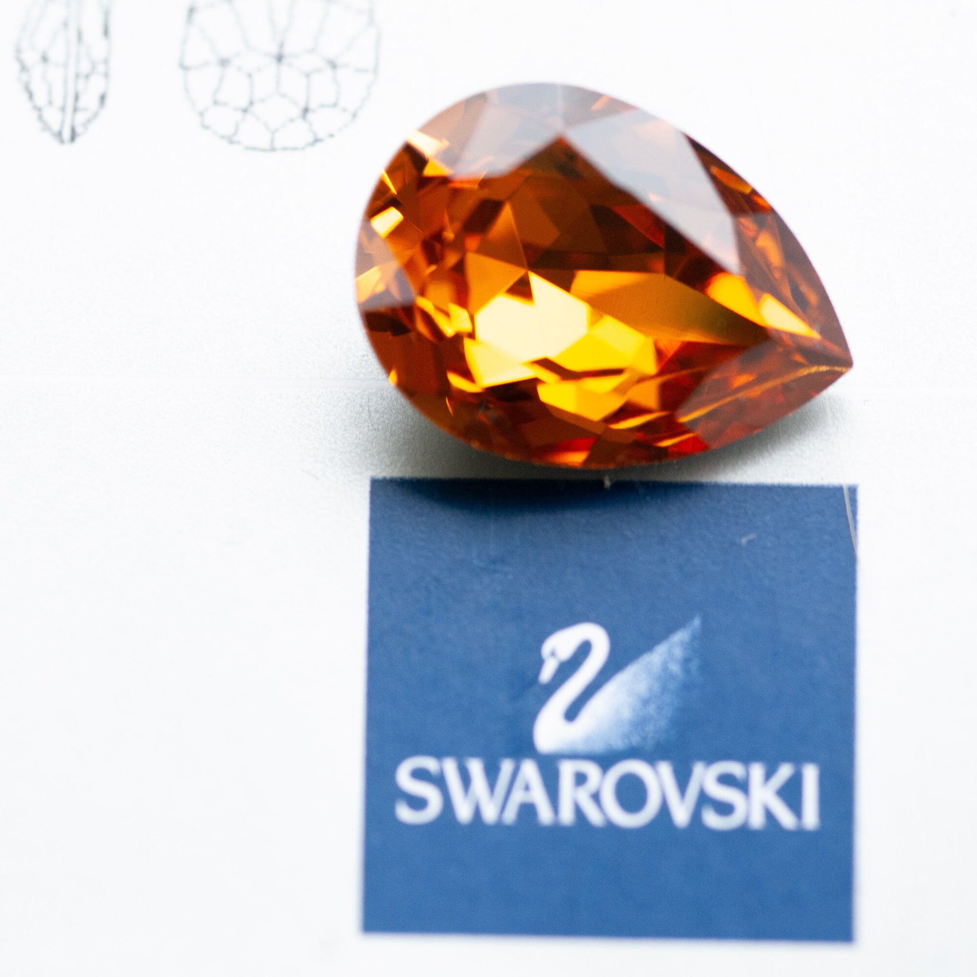 DR.arrivoスワロフスキー 18x13mm SWAROVSKI Topaz Pear Crystal, Article 4320 18x13 Pears