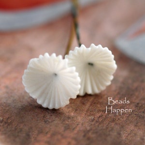 Vintage Cherry Brand Wired Glass Flowers from Post WWII Japan, White Flowers, Wired Flowers, Headpins, Flower Headpins, Quantity 2