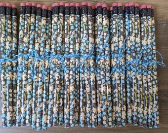 Set of 5 Pencils with Modern Ditzy Design