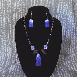 Blue n Crystals, blue color shift and silver, gourd shard necklace, beads and charms, 20 3/4” length, with earrings