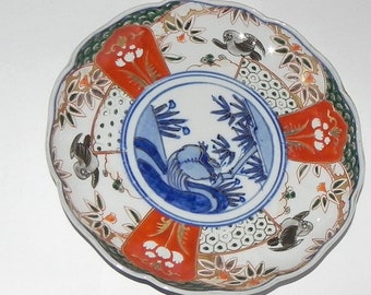 Beautiful Vintage Traditional Handpainted Japanese IMARI Plate/Platter with Scalloped Edge.