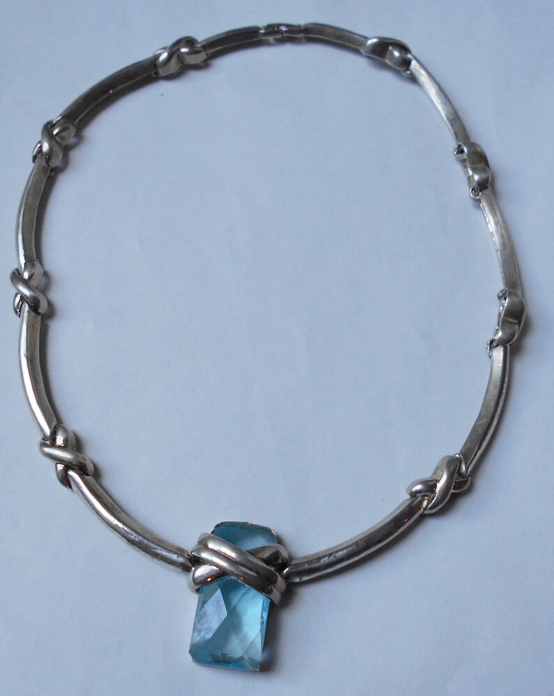 Vintage Modernist DISCO Era Silver ChokerNecklace with Rectangular Water Blue STONE Superb.