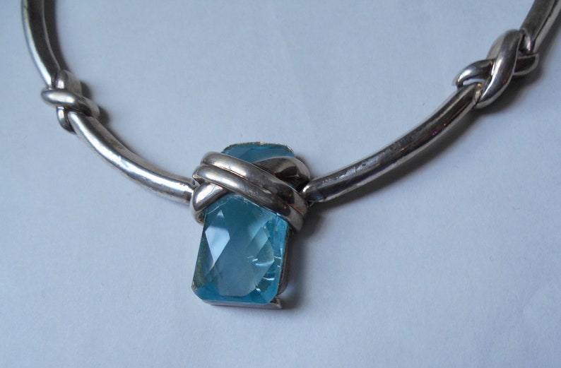 Vintage Modernist DISCO Era Silver ChokerNecklace with Rectangular Water Blue STONE Superb.