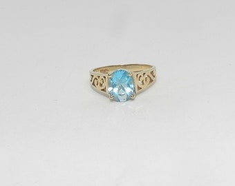 Vintage 10KT Filigree Gold Blue Topaz ART DECO Ring size 5. Estate Fresh. Very Fine Quality.