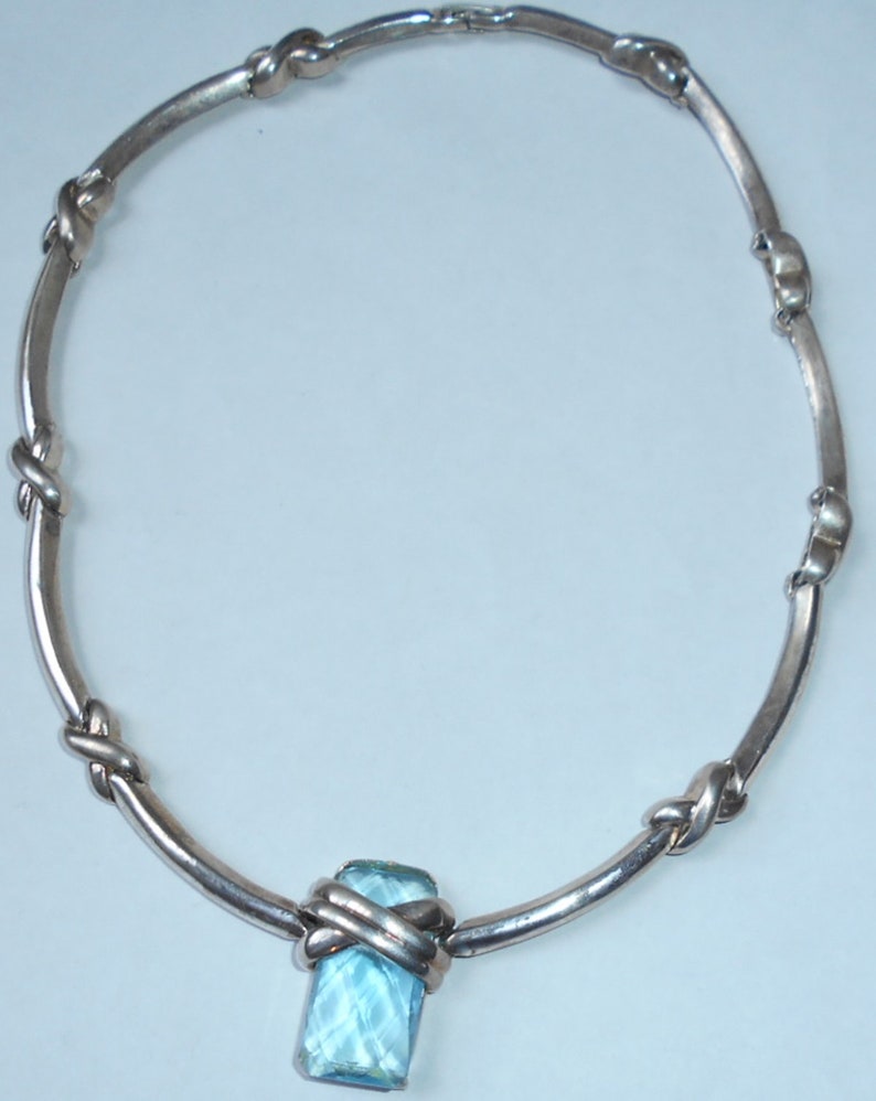 Vintage Modernist DISCO Era Silver ChokerNecklace with Rectangular Water Blue STONE Superb.