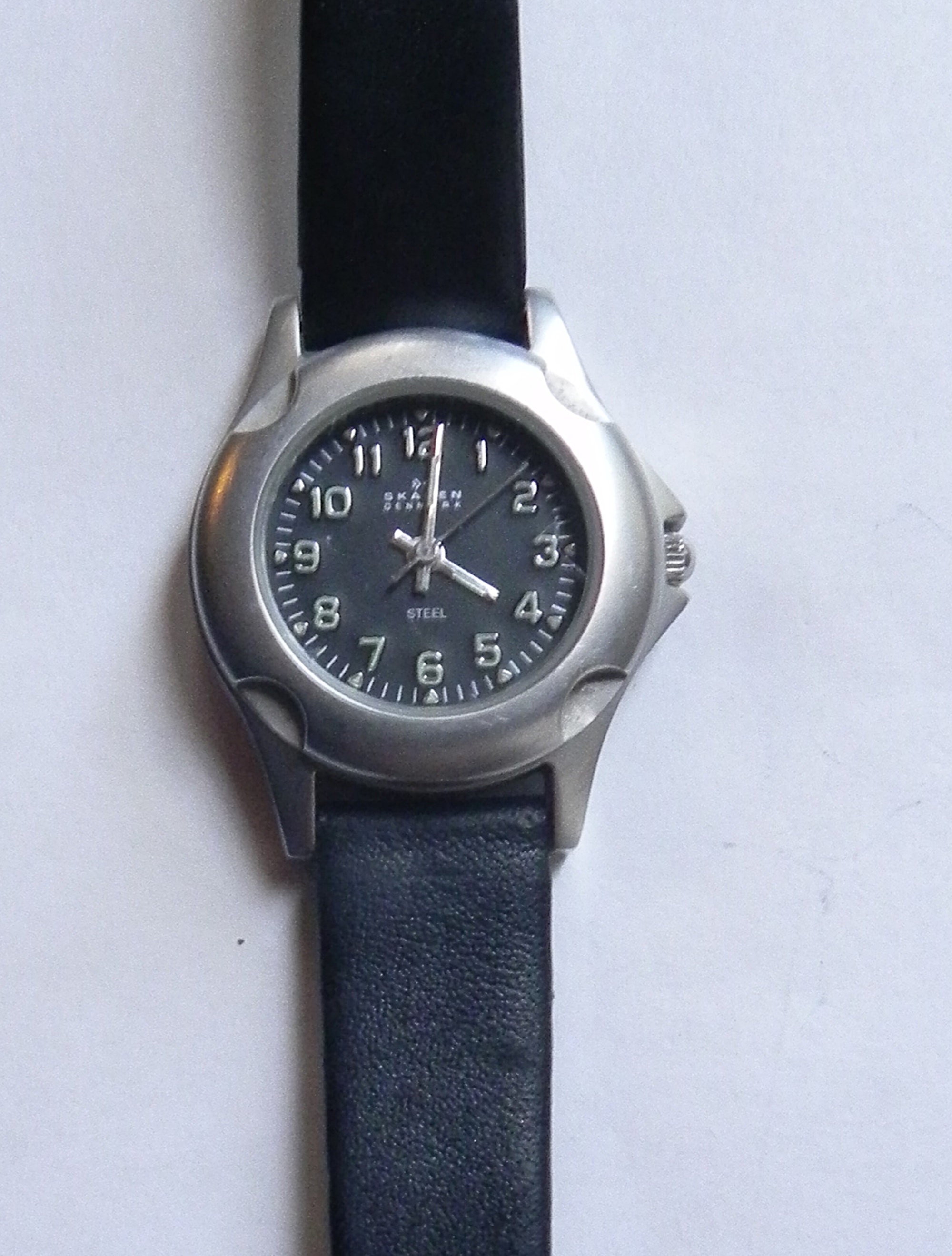 Vintage SKAGEN Denmark Steel Wristwatch With Leather Straps  display picture 1