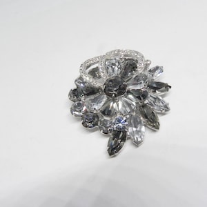Beautiful Vintage Signed EISENBERG Rhinestone Brooch.