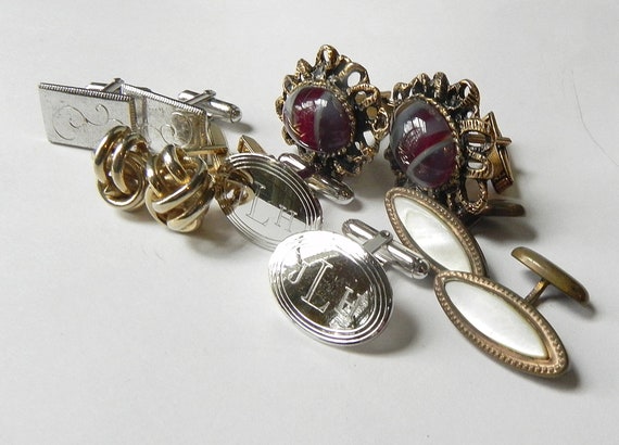 Elegant Assortment of Five Pair of Vintage Cuff L… - image 1