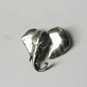 Rare VINTAGE Silver Elephant Head articulated Brooch. A work of art.