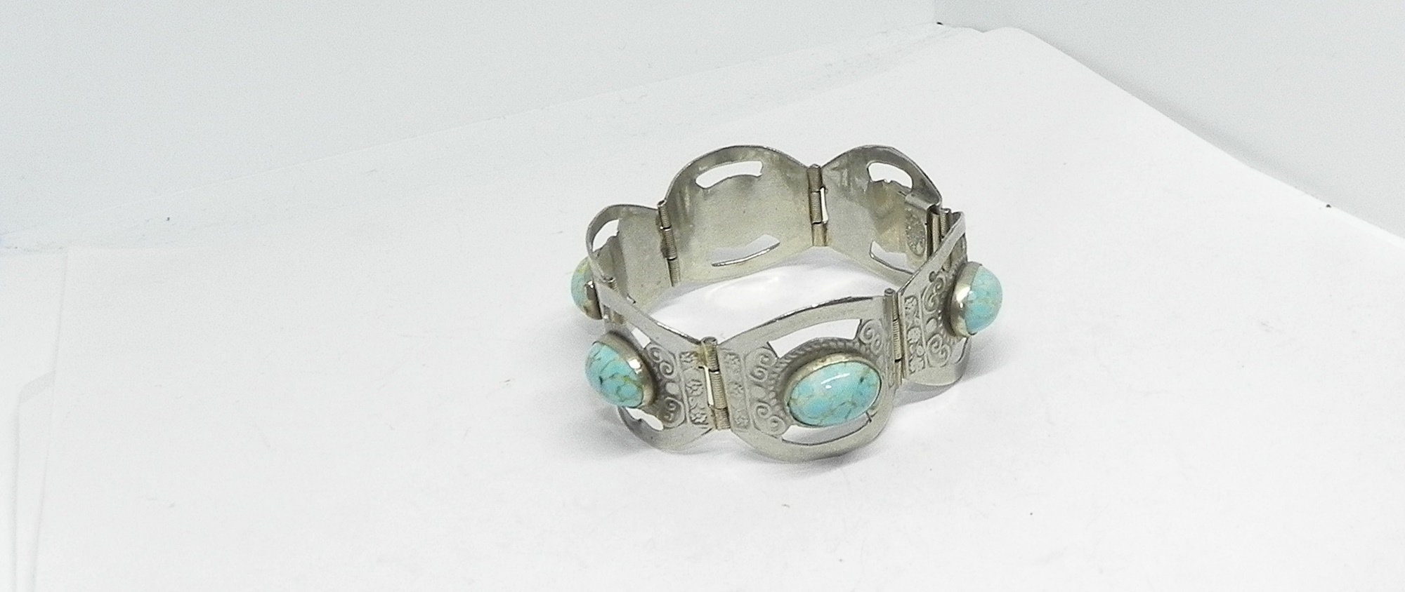 Classic Vintage Mexican Sterling Silver and Turquoise Link Classic Vintage Mexican Sterling Silver and Turquoise Link