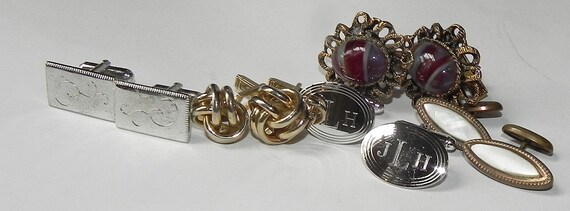 Elegant Assortment of Five Pair of Vintage Cuff L… - image 3