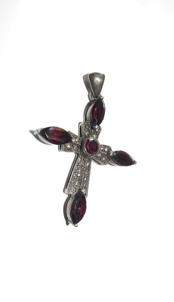 A Very Fine Antique Victorian/Edwardian Era GARNET