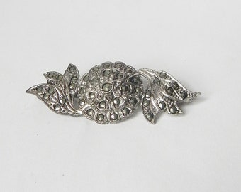 Elegant Lovely Vintage Marcasite STERLING Silver Brooch.