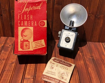 VINTAGE HERCO Imperial 620 Box Camera with flash