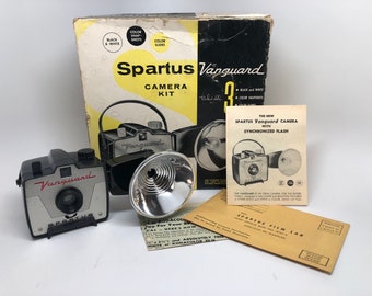 VINTAGE CAMERA, BLACK Spartus Vanguard with Flash and Original Box