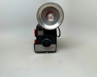 CAMERA, IMPERIAL DEBONAIR 620 Vintage Camera