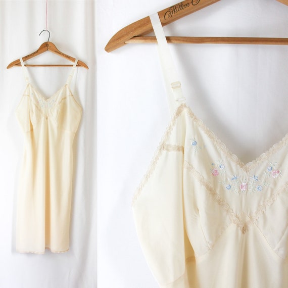 Vintage 60s Lace Slip Beige // Women's L Large //… - image 1