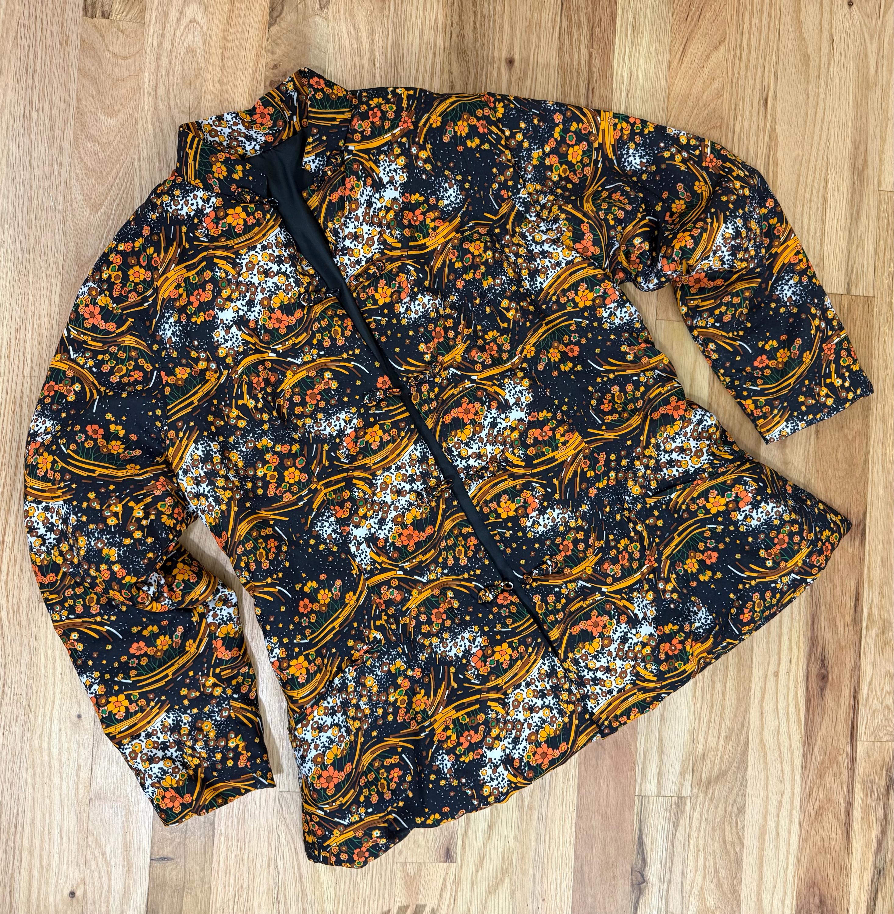 美品 roku dahl’ia SATIN CHINA MOTIF JACKET Reversible Chinese Silk Satin Jacket. For Sale at Ruby Lane